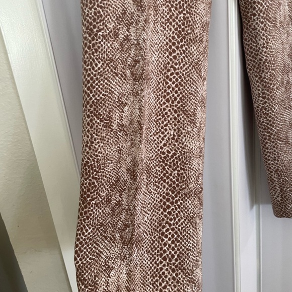 Banana republic elegant pants tan snake print size 8 - Picture 4 of 5